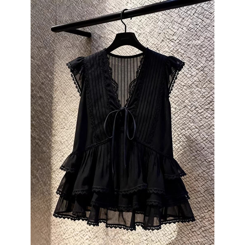 Unique and Beautiful Lace-Trimmed Sleeveless Shirt for Women, New Summer Style, High-End Fashion, Age-Reducing Black Ruffled Short Top