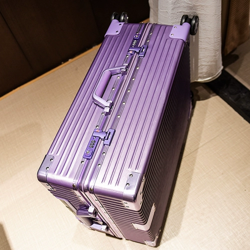 Матовый универсальный чемодан, 28 дюймов