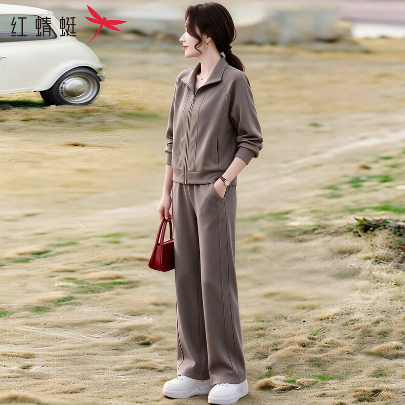 Red Dragonfly Mom's Sports Suit for Women 2026 New Spring and Autumn Fashionable Age-Reducing Slimming Cardigan Sweatshirt Three-Piece Set