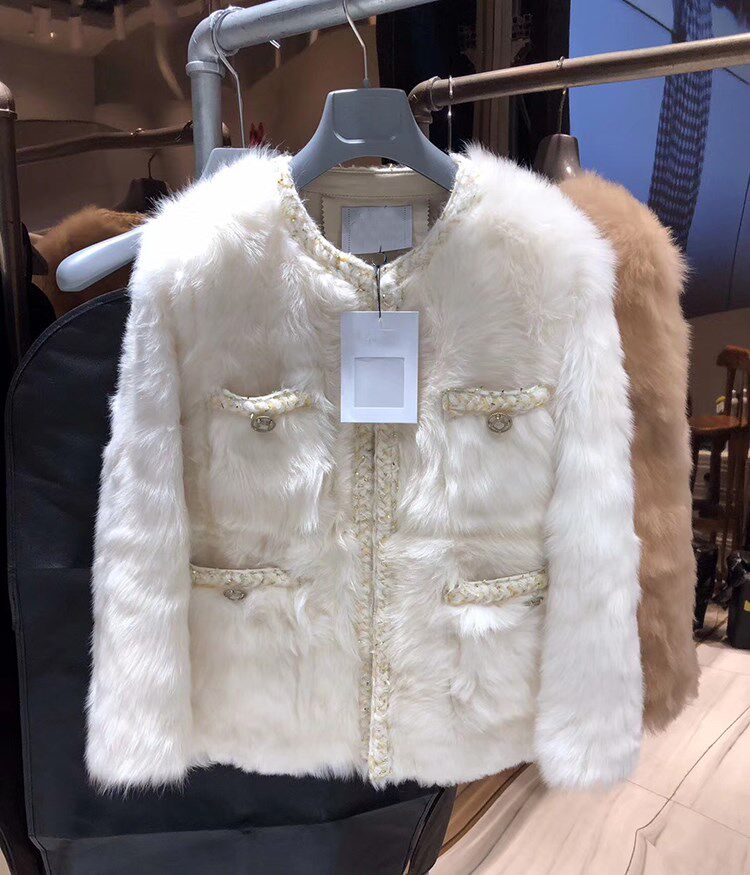 Small fragrant wind fur integrated knitted sweater fur fur fur coat female winter name Yuanye fox wool loose mesh infrared cover