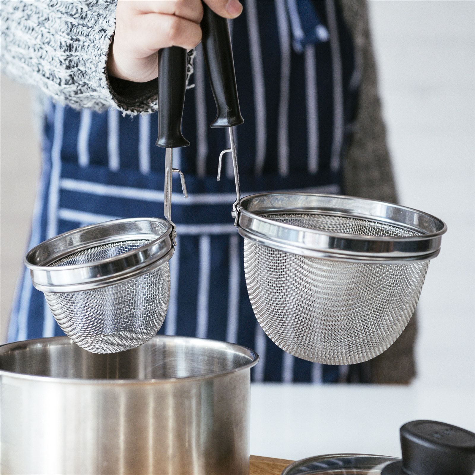 Japan imported stainless steel hot pot leakage pot leakage spoon of surface fried filter with handle hot - hot mesh