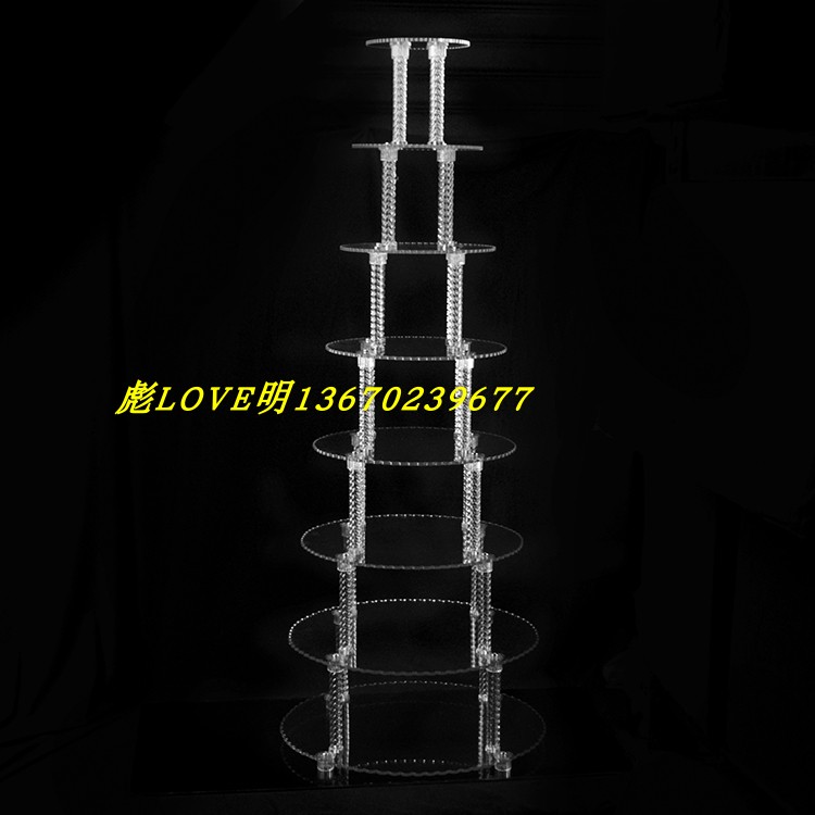 The new acrylic round square layered heart-shaped cake rack transparent crystal cake rack is displayed in a window display