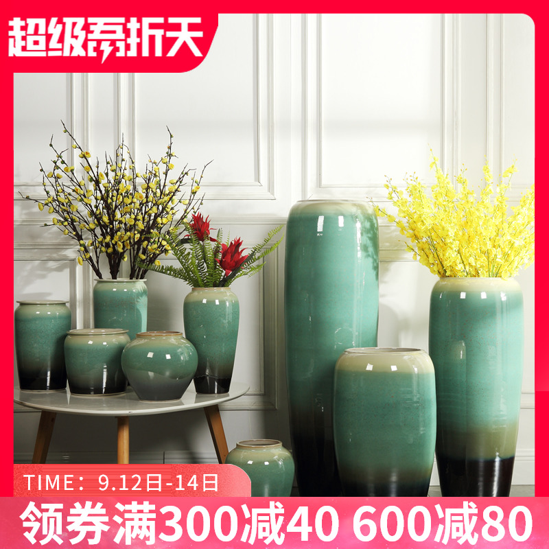 Jingdezhen ceramic vase of large modern European sitting room hotel villa, dried flowers, flower arrangement, adornment is placed