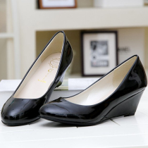 2019 spring and summer new solid color light mouth shoes slope heel small pointed womens single shoes Middle heel shoes low top work shoes