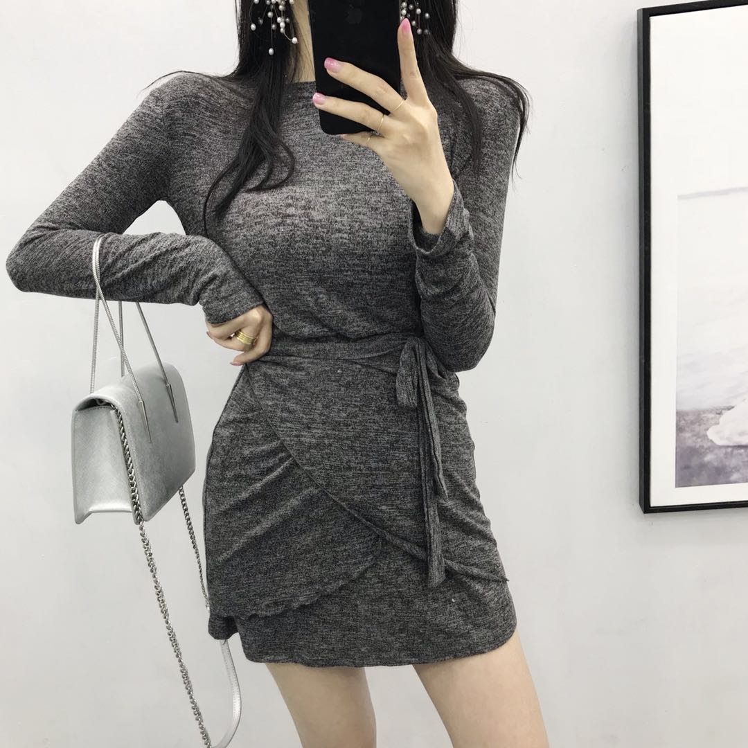 2018 Hàn Quốc Dongdaemun Thu mới Joker Solid Color Eo băng Hip Slim High Eo Base Dress 	váy nhún phần eo	