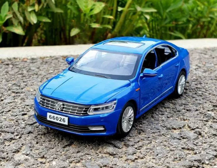 Đồ chơi trẻ em mới 5 tuổi ô tô trẻ em mô phỏng ô tô mô hình hợp kim xe cảnh sát Volkswagen Passat 6 mở - Chế độ tĩnh