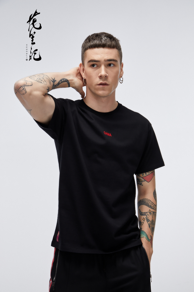 Hoa 中国 phong cách Trung Quốc ánh sáng thủy triều sang trọng thương hiệu Trung Quốc thêu ngắn tay cổ tròn vài bông màu đen và trắng hip hop T-Shirt nam quần áo