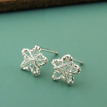 Hollow five-pointed star earrings female live