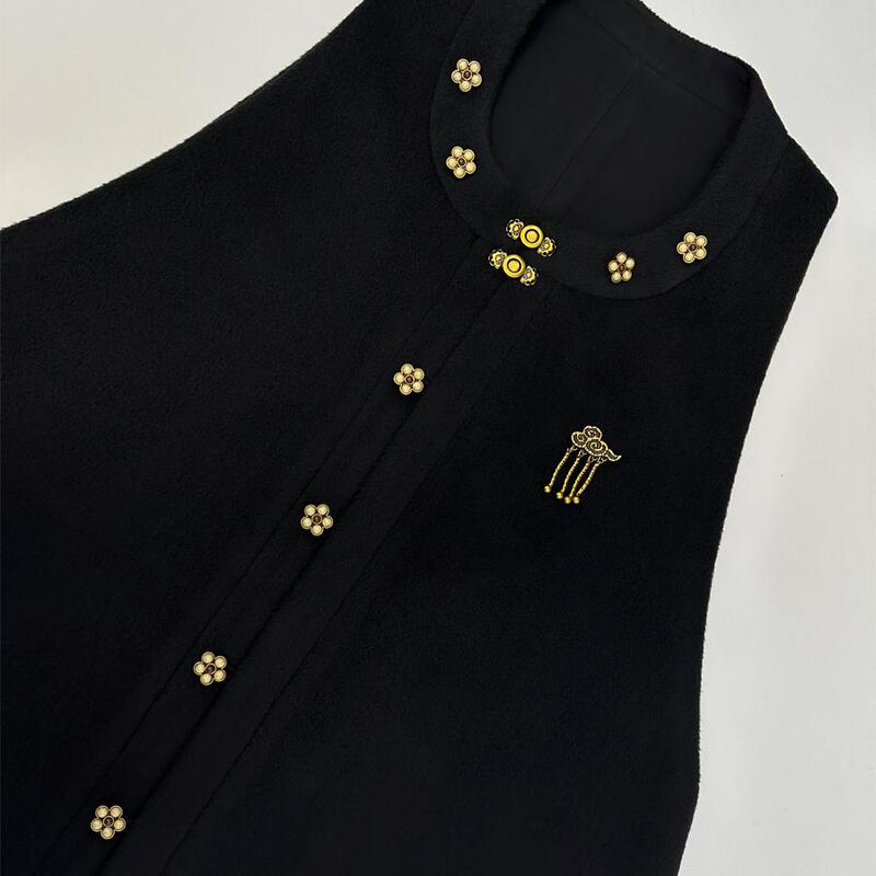 Mirror Department | Plum Blossom Jacket Series Round Neck Off-Shoulder Black Woolen Autumn and Winter Ming Dynasty Style Daily Hanfu Mirror Department | Plum Blossom Jacket Series Round Neck Off-Shoulder Black Woolen Autumn and Winter Ming Dynasty Style Daily Hanfu
