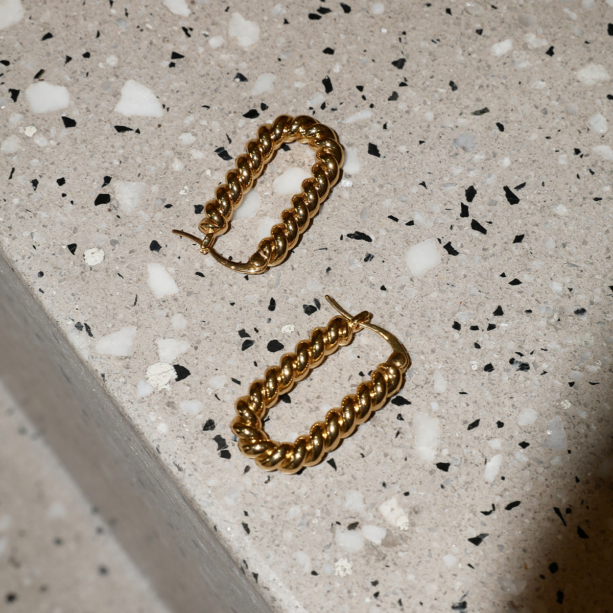 Boonee alus Niche Design All-match Twist Ear Buckle Simple High-end Temperament Earrings European and American Ins Earrings