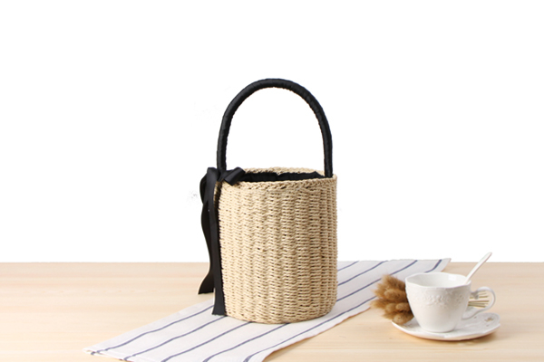 New Cylindrical Hand-carrying Straw Woven Summer Woven Bag 16*19cm display picture 5