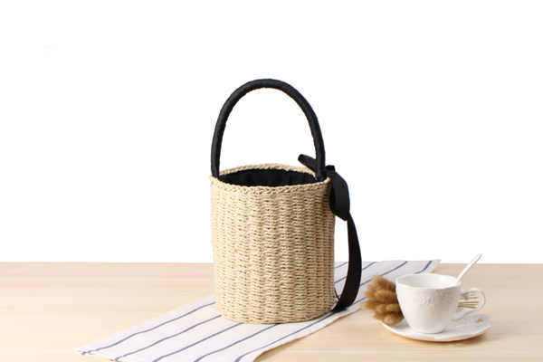 New Cylindrical Hand-carrying Straw Woven Summer Woven Bag 16*19cm display picture 4