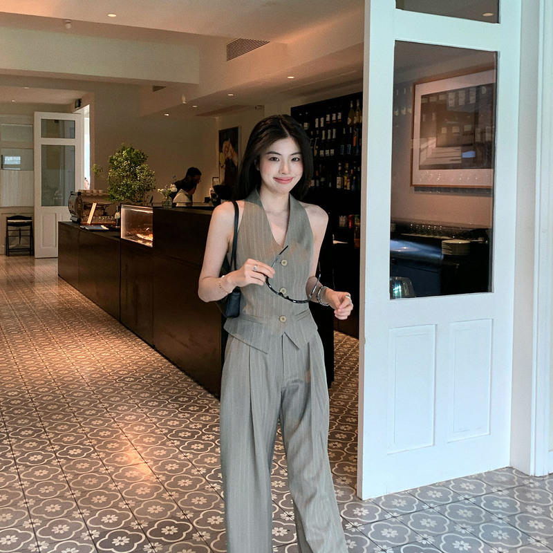 Dog Treats'Gao Zhi Lao Qian' Are Understated yet Sophisticated, Lao Qian Style Women's Summer Vertical Striped Elegant Suit Dog Treats'Gao Zhi Lao Qian' Are Understated yet Sophisticated, Lao Qian Style Women's Summer Vertical Striped Elegant Suit