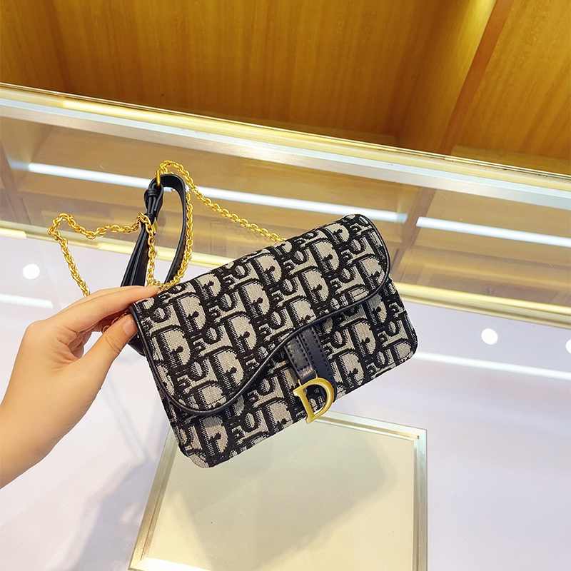 Hong Kong Genuine Women's Bag 2026 New Model Monogram Crossbody Envelope Bag Niche Metal Chain Shoulder Bag Fashionable Versatile
