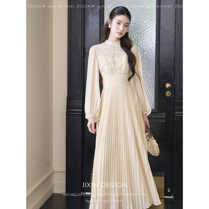 Send a Letter | Xiangti Heavy Industry Thread Lace Patchwork Lantern Sleeve Waist-Cinching Pleated Long Dress with Draping Effect