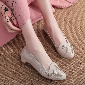 Fashionable soft sole thick heel retro old beijing cloth shoes Fashionable soft sole thick heel retro old beijing cloth shoes