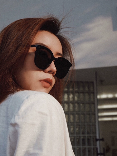 Солнцезащитные очки на солнечной энергии, 2025 года, изысканный стиль, по фигуре, защита от ультрафиолета