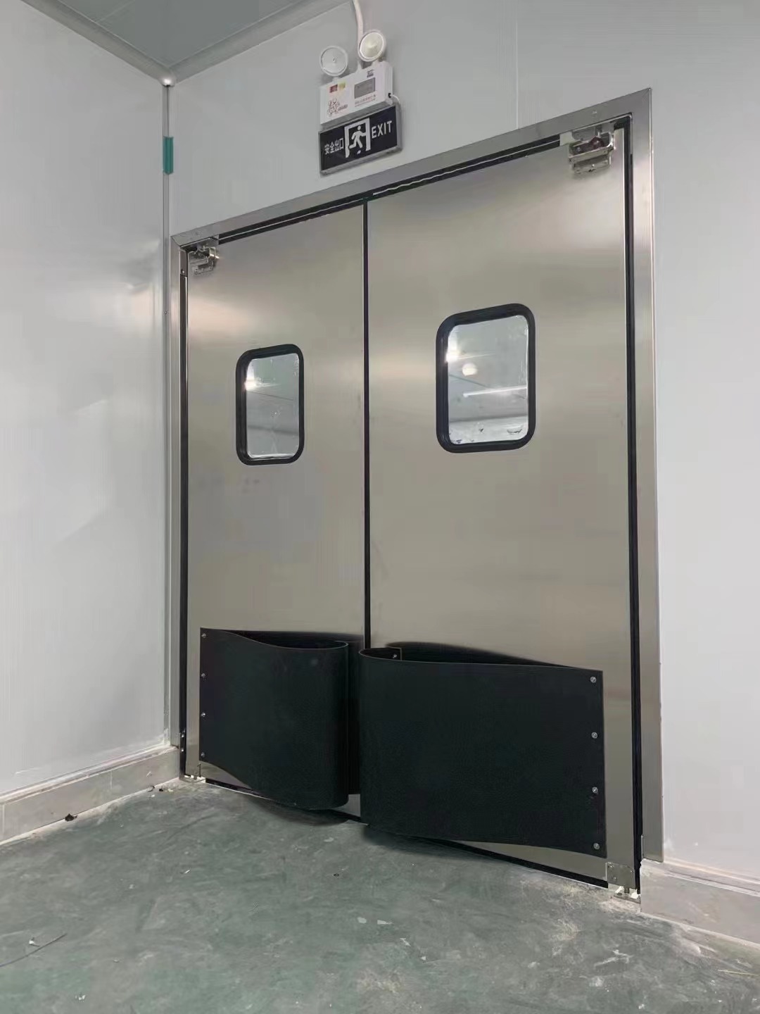 Food Workshop Free Door Channel Steel Double Switch Anti-Crash Gate Supermarket Refrigeration Depot 304 Stainless Steel Crashworthy Free Door