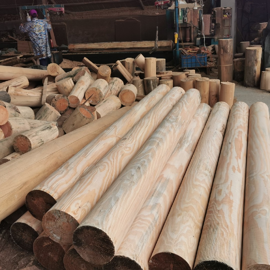 Manufacturers direct supply fir cylindrical solid custom ruler round truss material large material Xiang Shan Wang board floor slotted planing