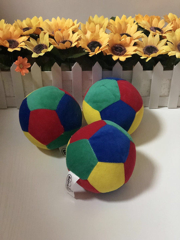 Foreign trade original single newborn baby plush toy cloth ball 3-6-12 months 1 year old baby hand catch ball soothing rattle