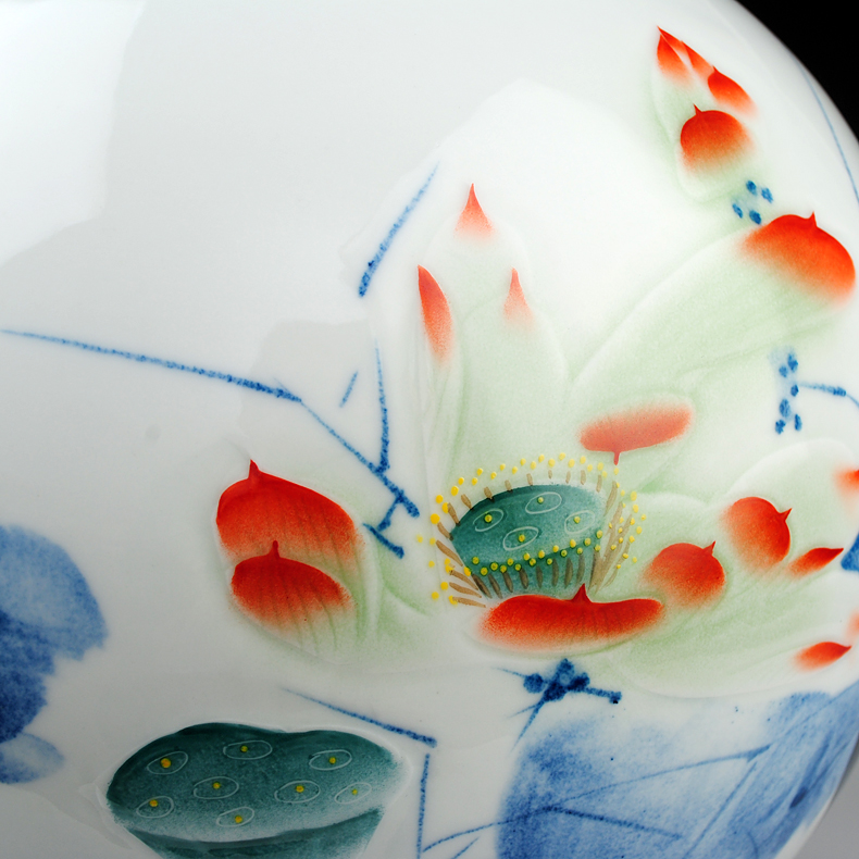 Jingdezhen ceramics by hand draw lotus Chinese blue and white porcelain vase household wine sitting room adornment is placed