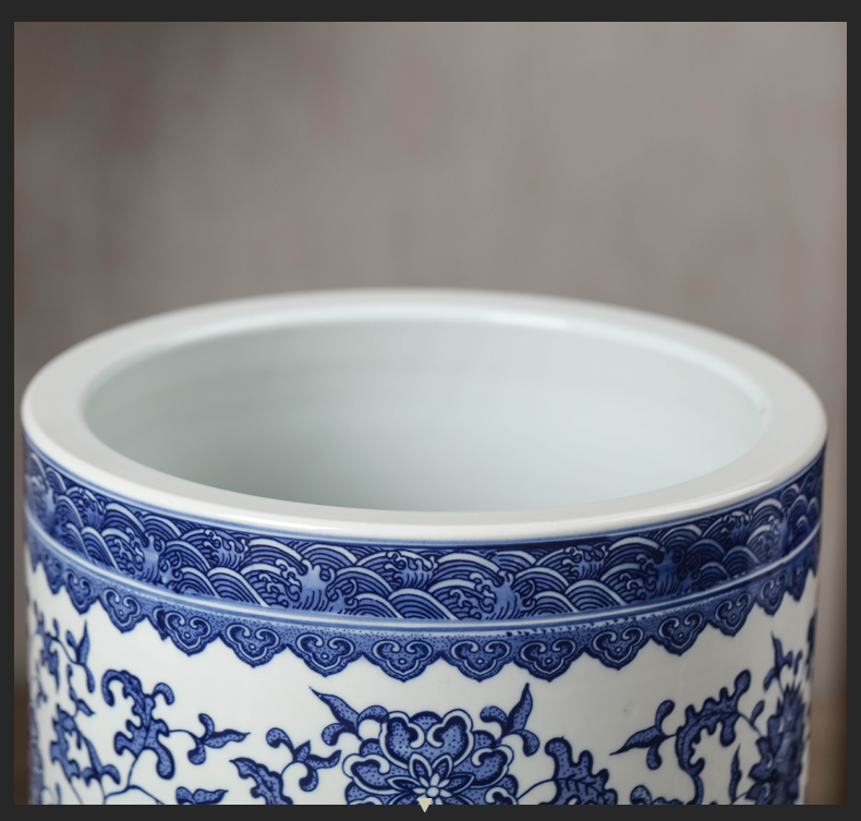 Blue and white porcelain of jingdezhen ceramics painting and calligraphy scrolls cylinder Chinese study ground adornment is placed large living room