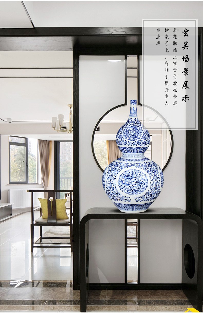 Jingdezhen ceramics imitation qianlong hand - made Chinese blue and white porcelain bottle gourd vase gift sitting room adornment is placed