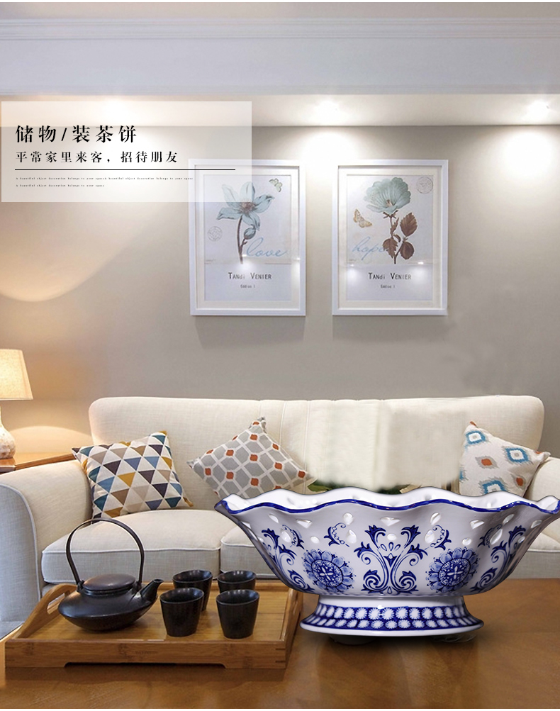 Jingdezhen blue and white ceramics hollow - out fruit bowl dried fruit snack plate of new Chinese style classical furnishing articles large living room