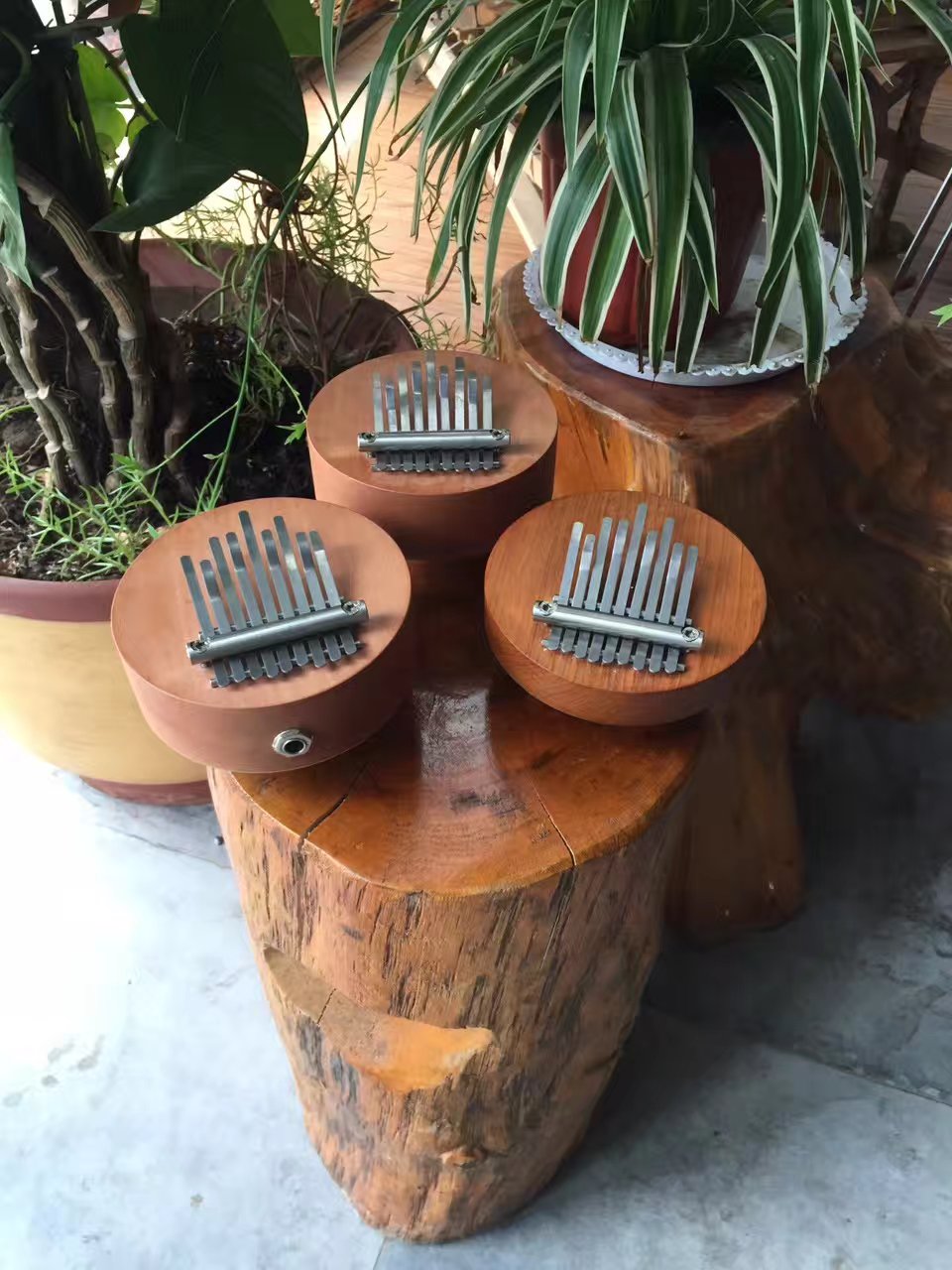 Terre derrihand on drum thumb Kalim Kalimba Sound-Box imported from Germany