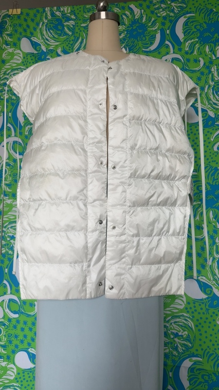 Foreign Trade Sample Clothing, Collaboration with Top-Level Designers, Lightweight White Goose down Shawl Vest, Size 0, Suitable for All Body Types Foreign Trade Sample Clothing, Collaboration with Top-Level Designers, Lightweight White Goose down Shawl Vest, Size 0, Suitable for All Body Types