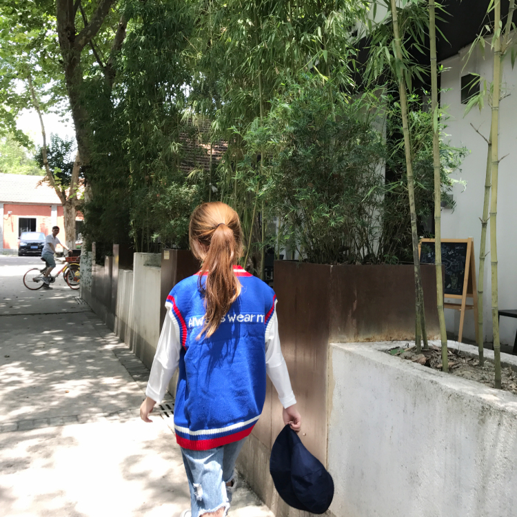 Phiên bản Hàn Quốc của gió đại học lỏng đan áo len nữ v-cổ bộ chữ thêu áo len vest sinh viên áo len nữ đẹp