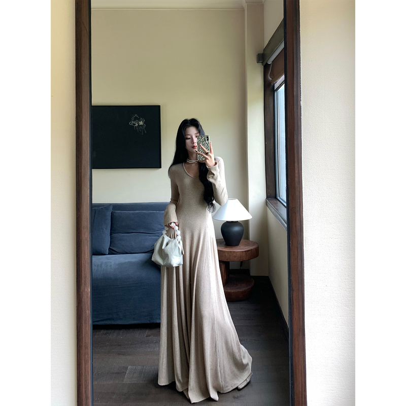 Icelolly【Gentle and Luxurious】High-Quality Long-Sleeved Knitted Base Dress for Women, Suitable for Autumn and Winter, Can Be Worn as an Inner Layer