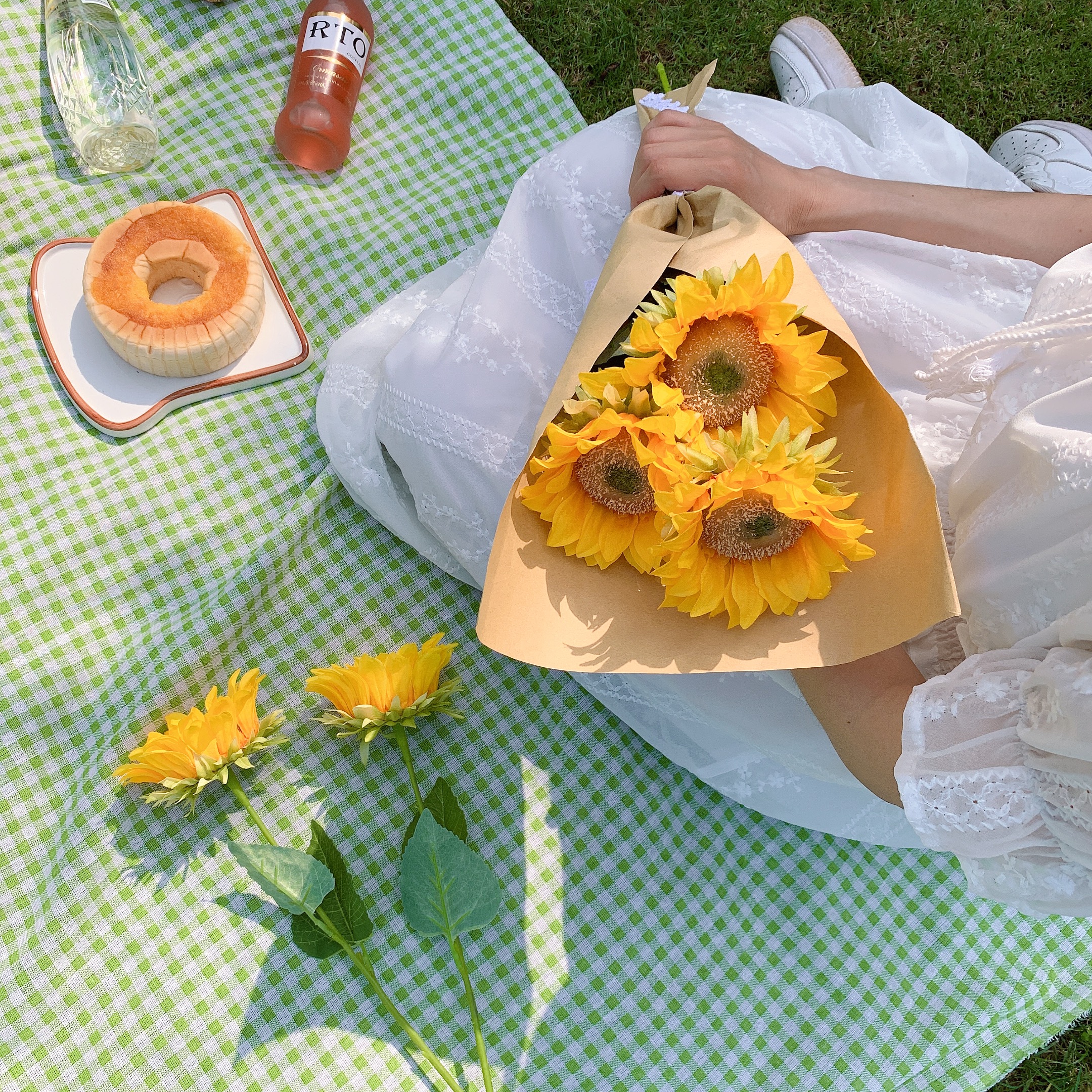 Sunflower simulation flower ins Sunflower Hand bouquet Bouquet Picnic photo props ornament Travel photo flower