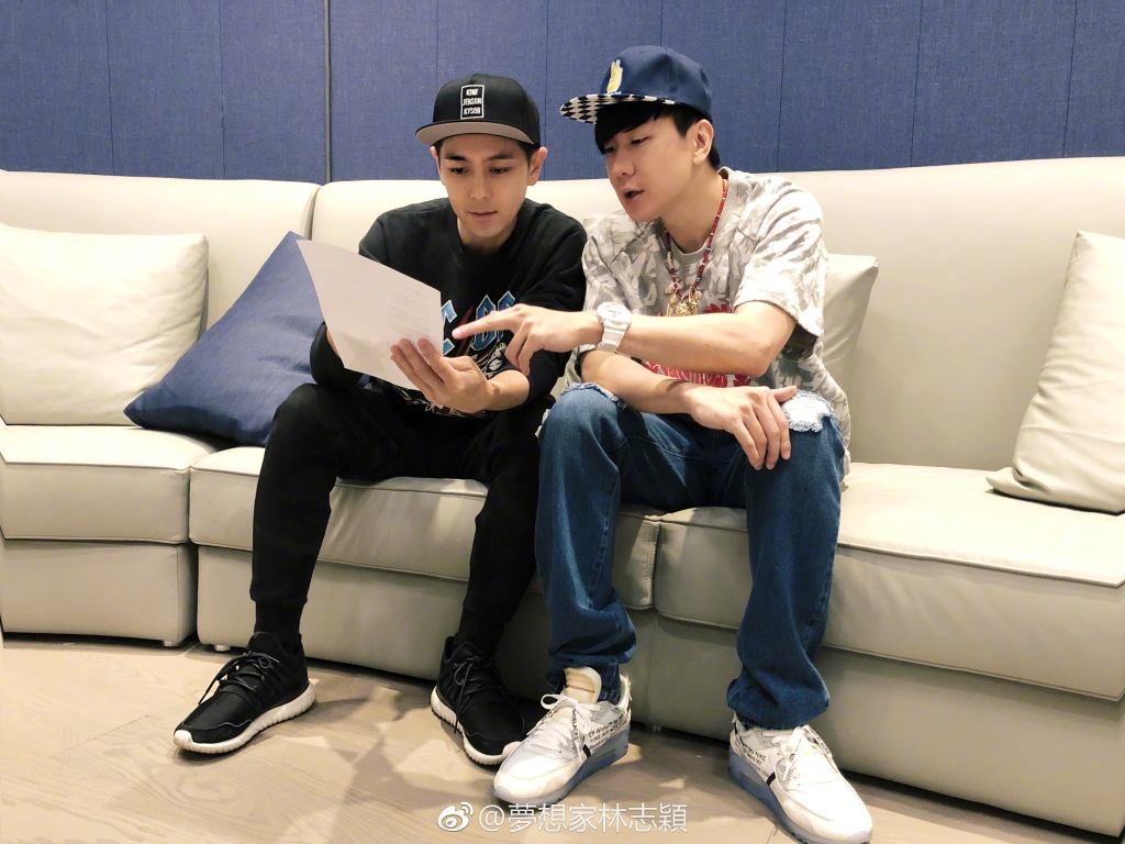 JR Lin Zhiying với ba anh em mũ lưỡi trai mũ lưỡi trai mũ thể thao nón kết nam hàng hiệu