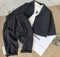 2022 Spring Summer Childrens Childrens Han Edition Vertical striped Western suit Fall Boy Shuai Two sets of damp CUHK children