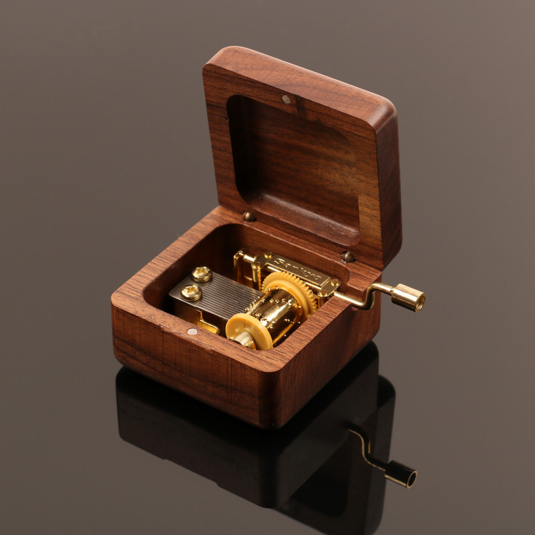 Private Custom Meets the City of Sky Happy Birthday Music Box Wooden Shaking Eight-tone Box Diy Walnuts Wood Box