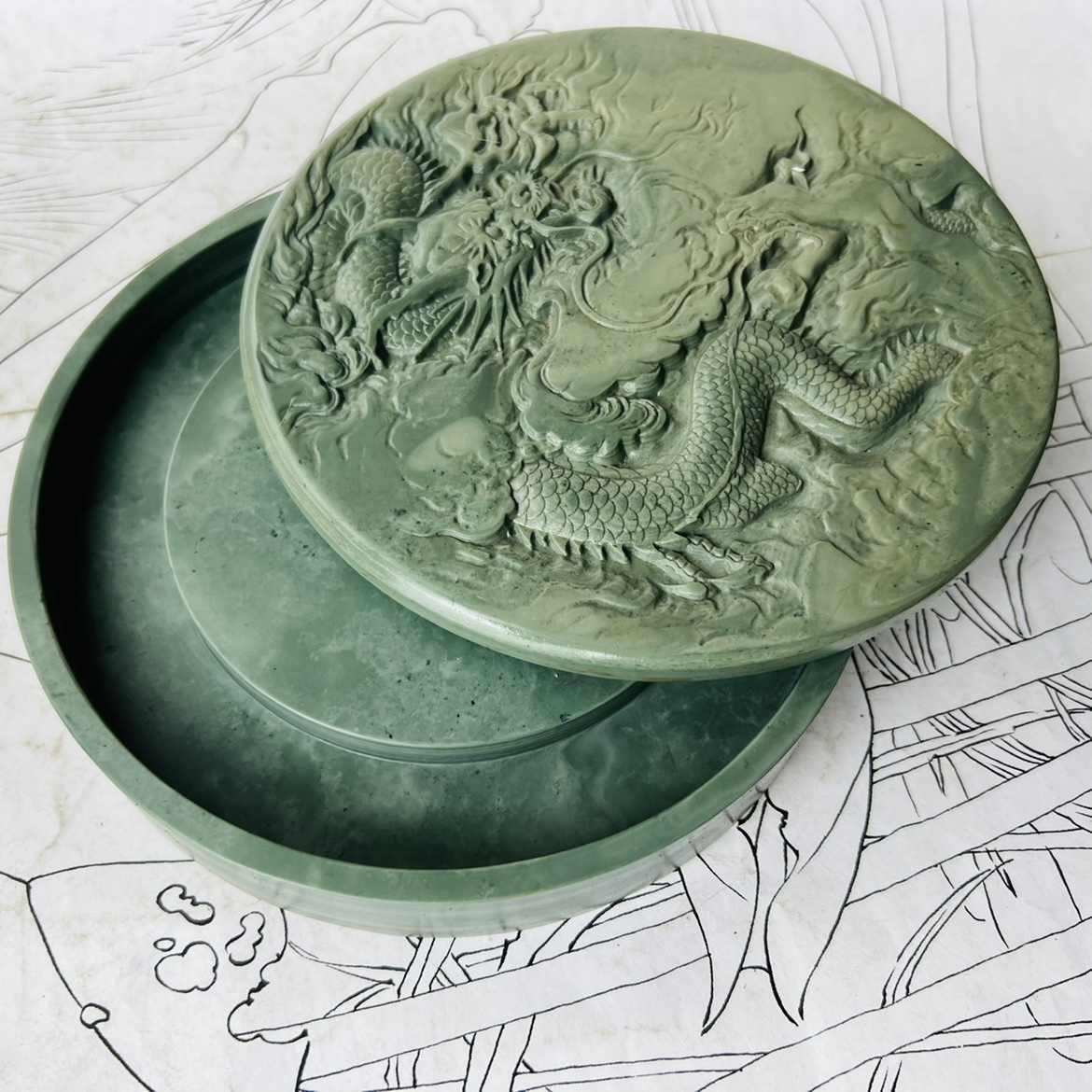 龍彫刻端渓硯 / 乾隆 小山 鄒一桂 / 清朝唐物中国書道具文房四宝 / 箱付 龍彫刻端渓硯/乾隆 小山 鄒一桂/清朝唐物中国書道具文房四宝 龍彫刻