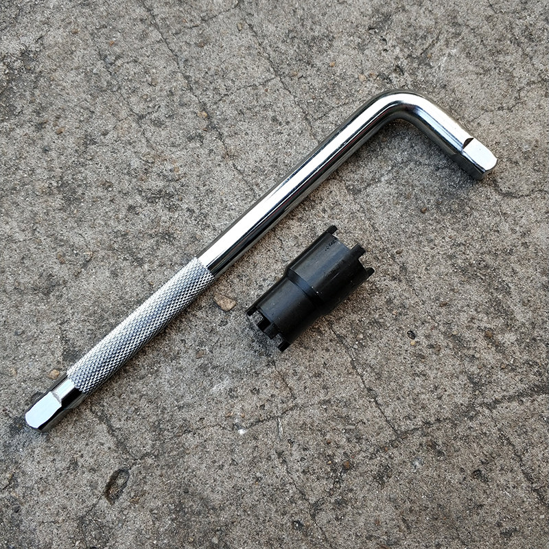 Locomotive maintenance tool CG125 clutch nut disassembly Zen tricycle 250cc Four-claw sleeve