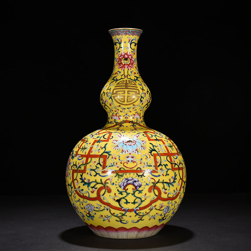 Clear Dry Lung Yellow Ground Rolling Dao Fushou Floral Plinth Bottle Gourd Bottle