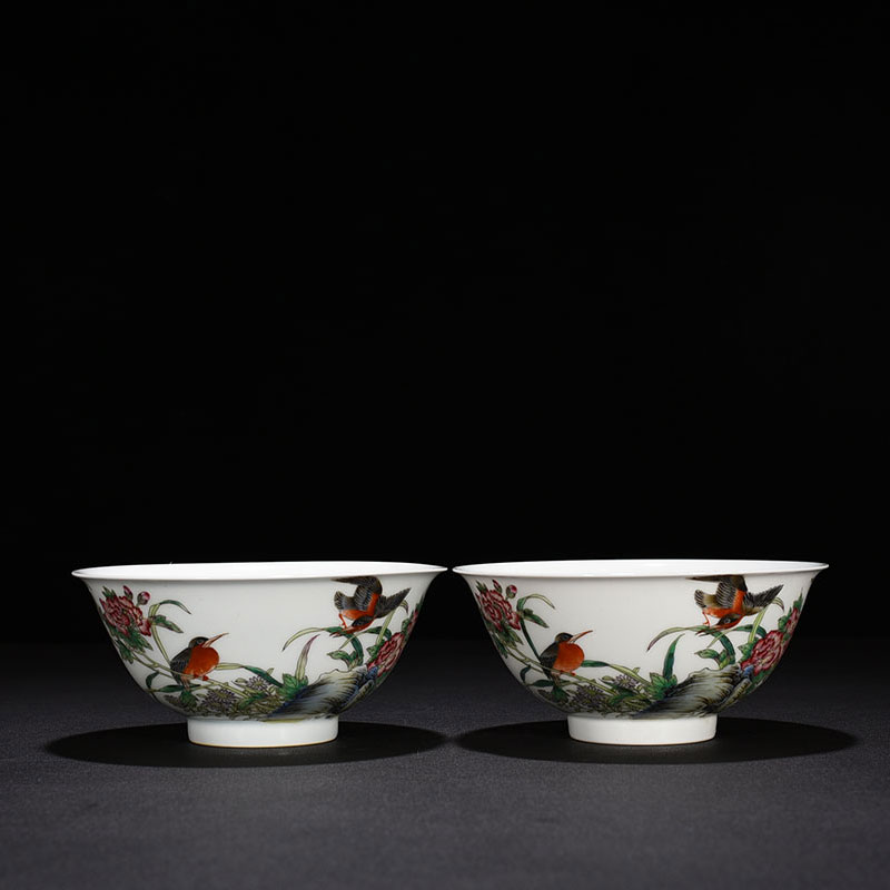 Qing Yongzheng enamel bowl with flower and bird pattern