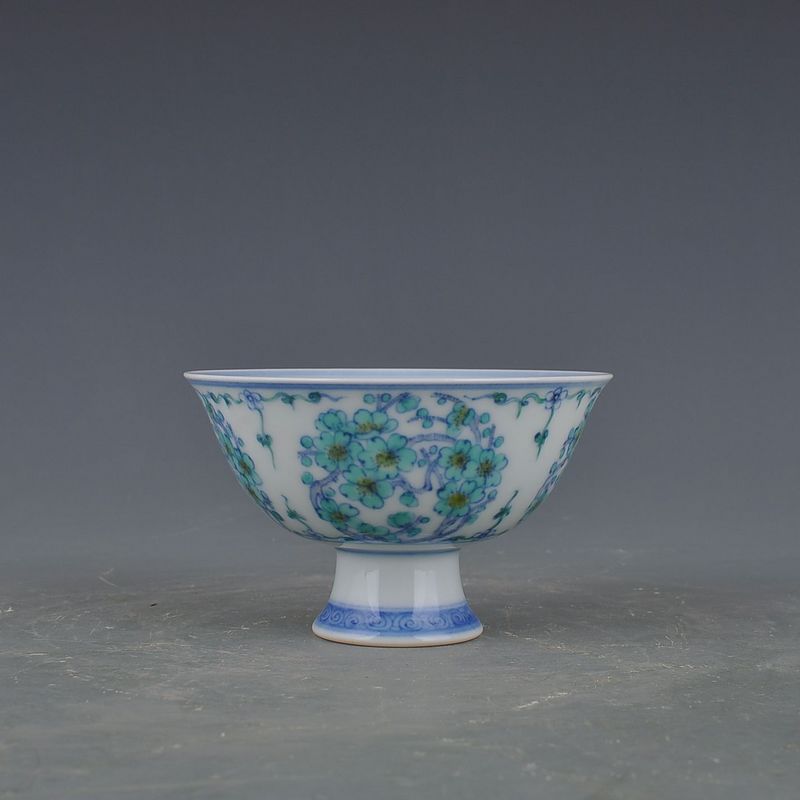 Qing Yongzheng Doucai Plum Blossom High Foot Bowl Antique Antique Ancient Porcelain