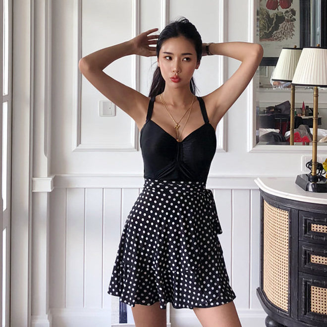The new swimsuit black skirt conservatively covers the belly appears thin high waist tie cover leg cover swimsuit wrap skirt polka dot short skirt