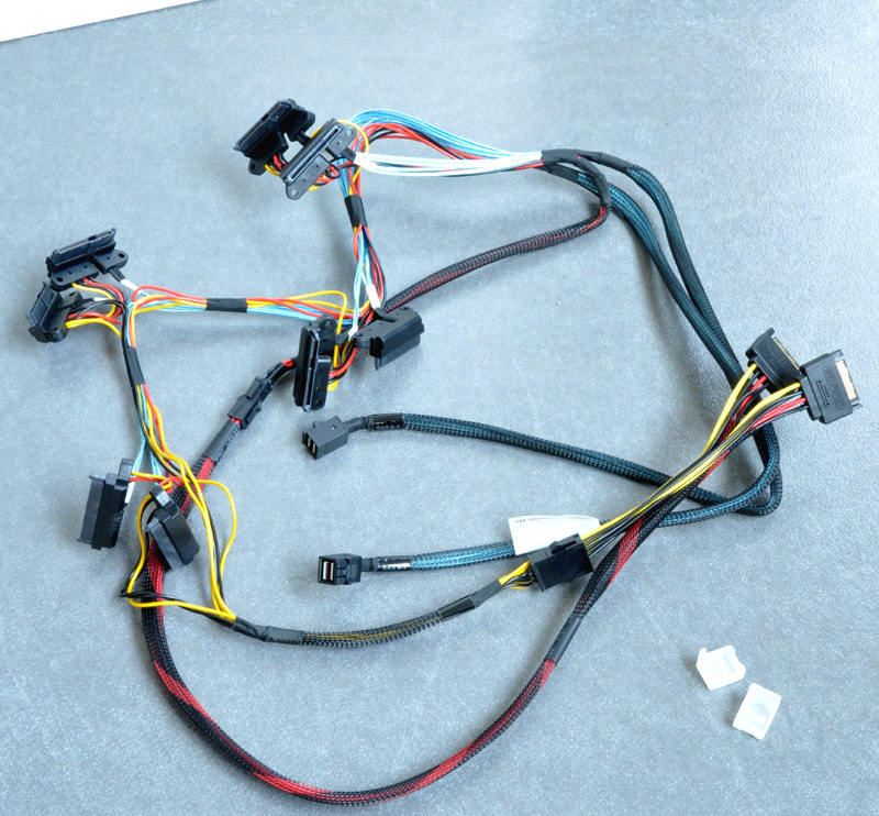 Built-in Mini SAS SFF-8643 to turn 4 8 SAS 29PIN SFF-8482 connecting lines 12G