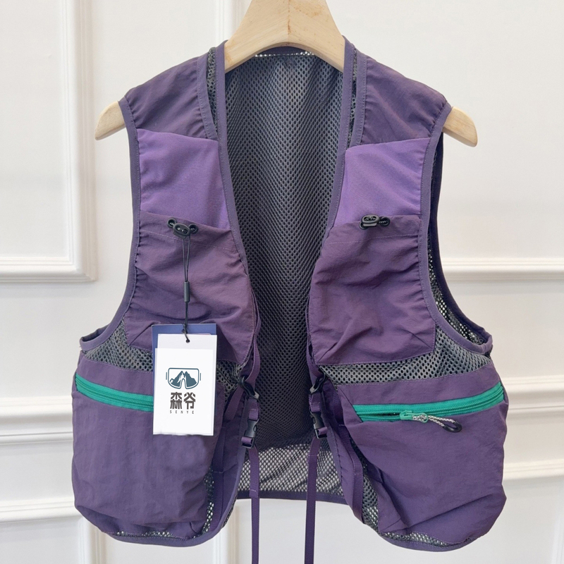 Trendy Men's Vest with Unique Color-Blocking, Multi-Pocket Design, Functional Style, Breathable, Casual, and Stylish