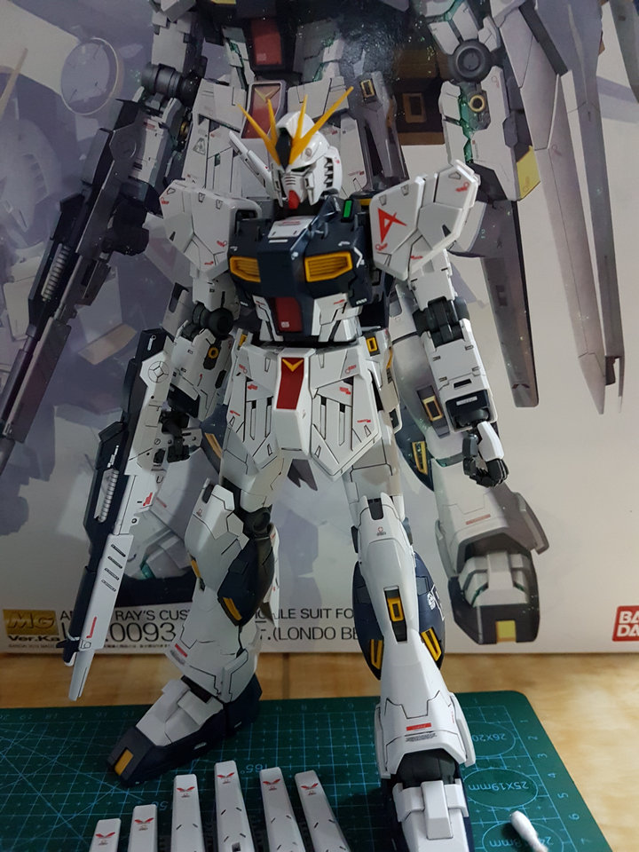 MG RX-93 vガンダムVer.Kaと旧版素組セット Amazon | MG 1/100 RX-93 vガンダム Ver.Ka (機動戦士ガンダム