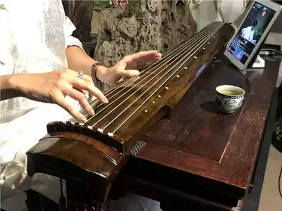 Zhang Zisheng produced the old fir guqin Zhongni style