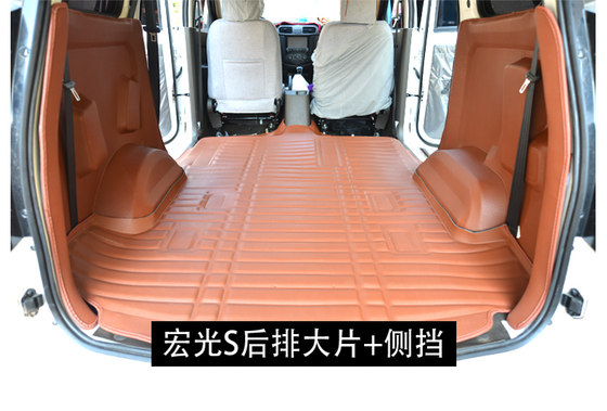 Wuling Hongguang의 7인용 바닥 매트는 7인용 바닥 매트로 완전히 둘러싸여 있습니다.