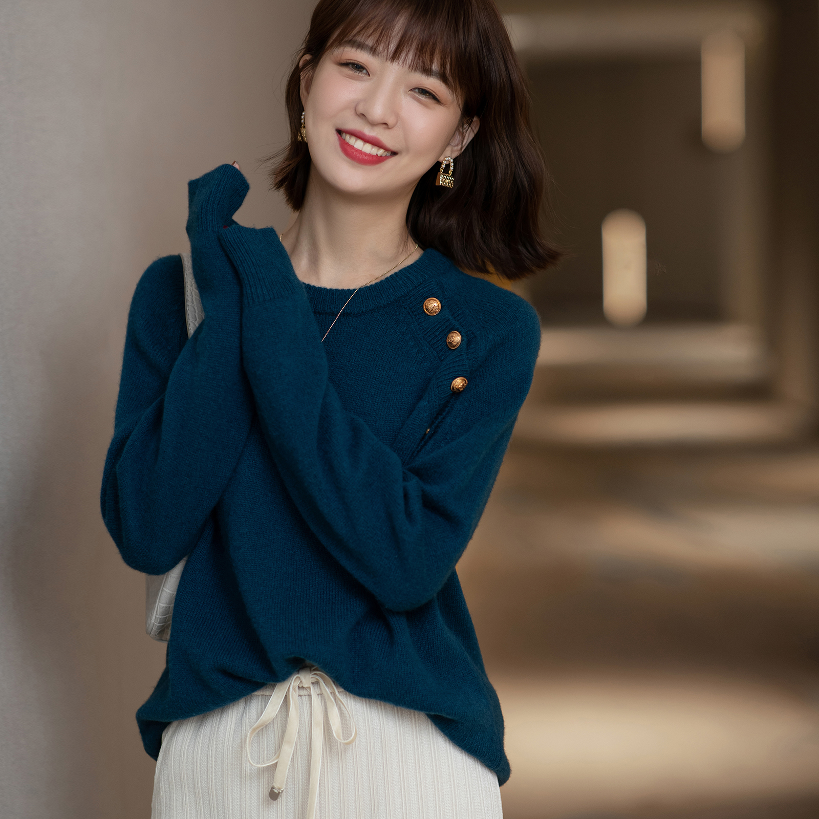 Pro-skin and natural comfort 2022 Spring elegant temperament Shoulder Buckle Peacock Blue Round Collar Fur Coat