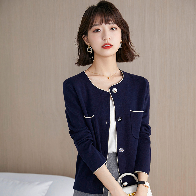 FENPERATE 2022 Spring new pint style elegant name Yuanyuan Bright Silk Pearl Buckle 100 Hitch Short Coat Woman