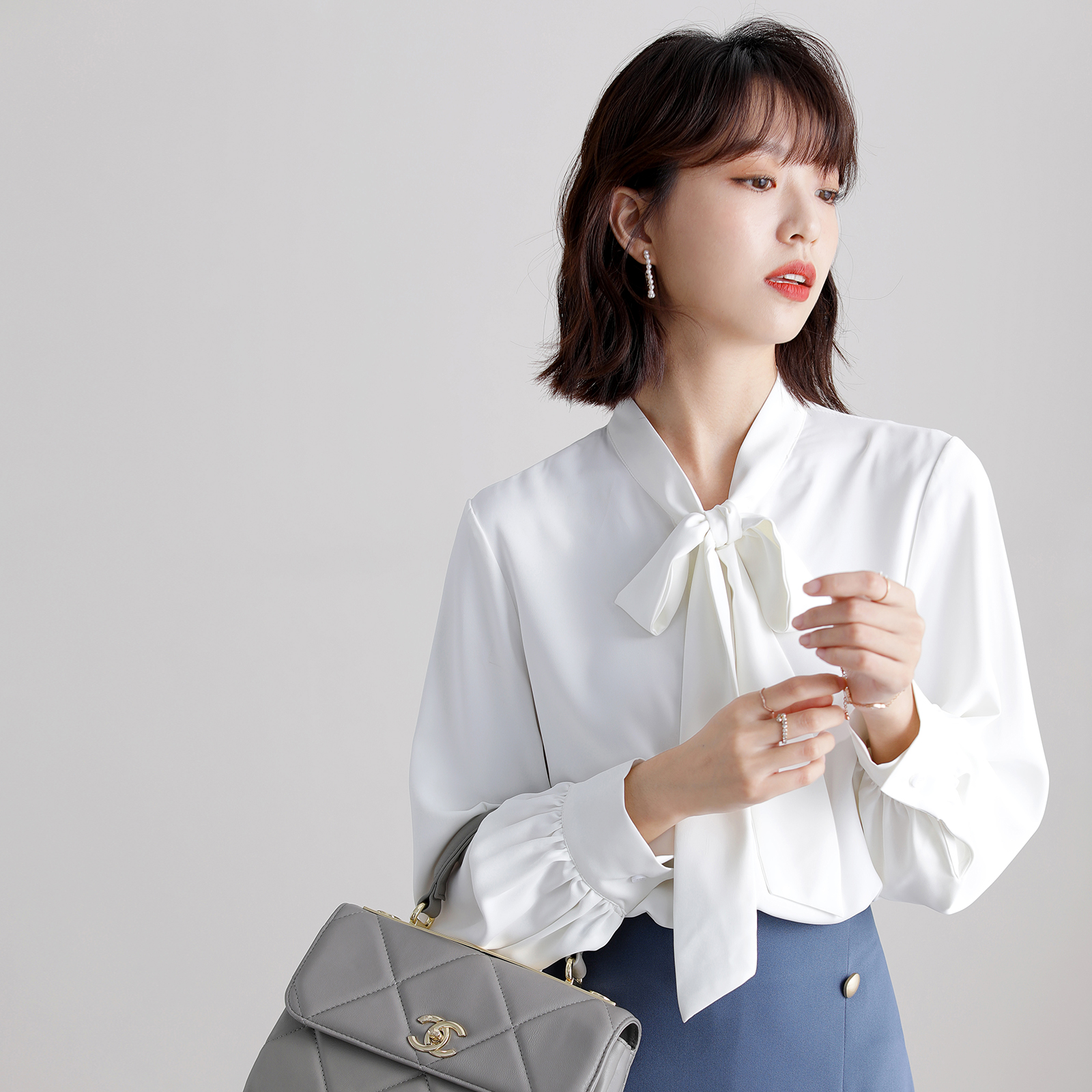 FENPERATE 2022 Early autumn new white butterfly knot Collar Temperament Elegant Straight Drum Snowspun Shirt Woman